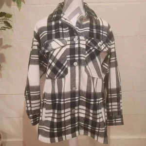 ZARA Oversized Shaket Overshirt Checkered Plaid Black and White M Pockets Collar